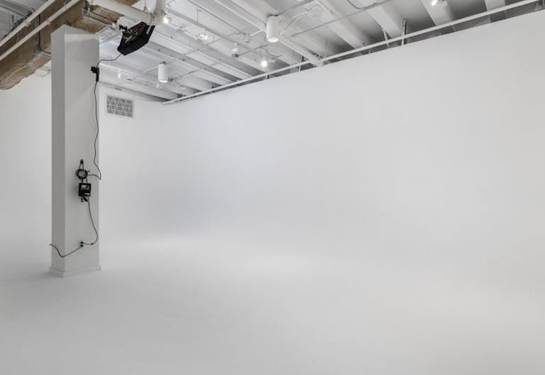 PRE-LIT (RGB) WHITE CYC STUDIO | PRIVATE HAIR, MAKEUP AND VANITY SPACE - Image 1