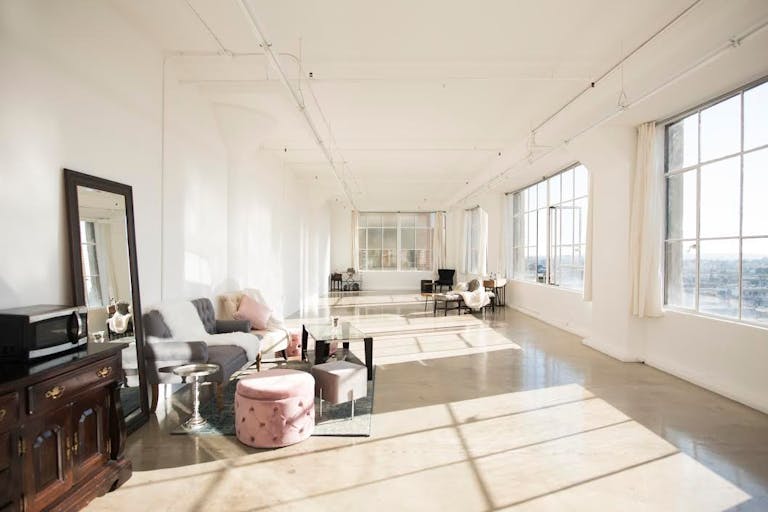 DTLA Skyline View Studio in Fashion District - Image 2