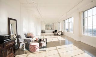 DTLA Skyline View Studio in Fashion District - Image 2