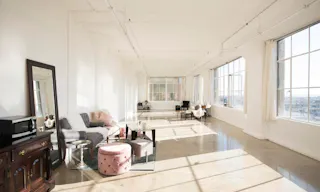 DTLA Skyline View Studio in Fashion District - Image 2