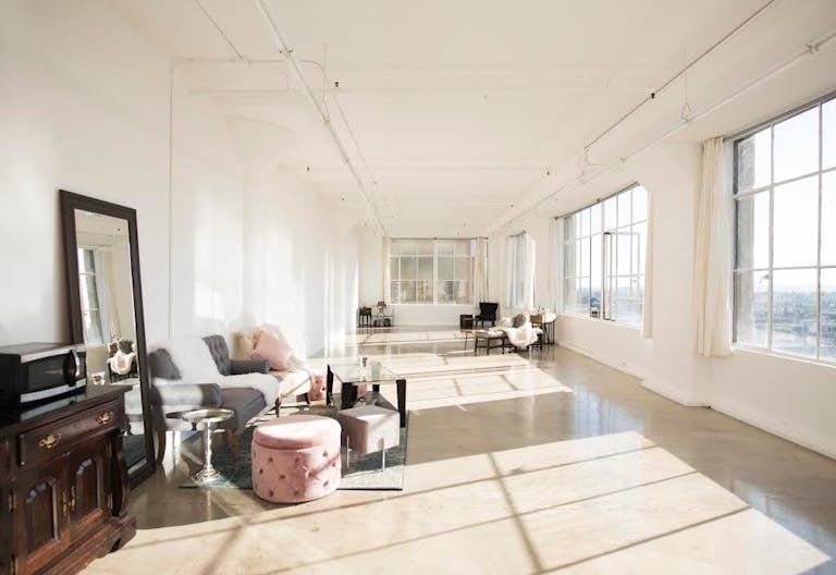DTLA Skyline View Studio in Fashion District - Image 2