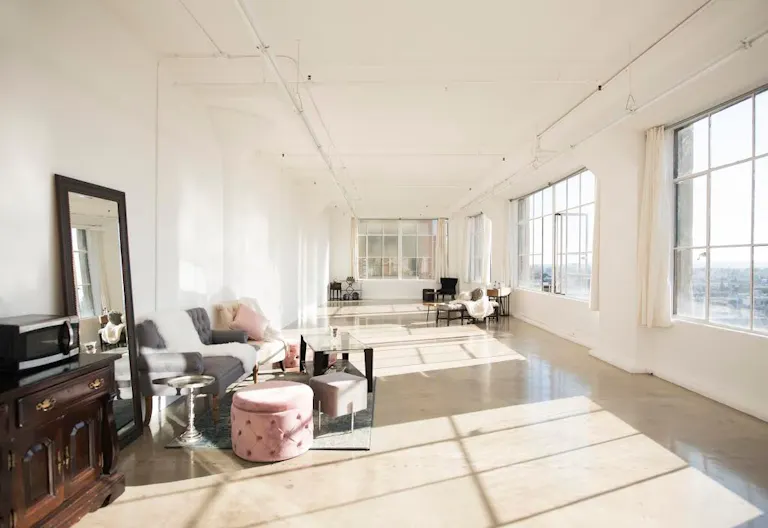 DTLA Skyline View Studio in Fashion District - Image 2