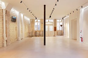 Un espace de 430 m2 au charme industrielle sur 3 niveaux au coeur du Marais - Image 3