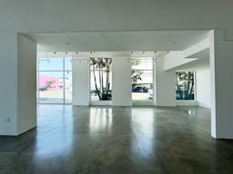 Pop-Up Space on Melrose Avenue - Image 11