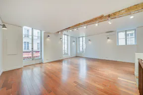 Corner Boutique on Rue de Turenne - Image 9