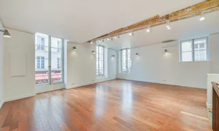 Corner Boutique on Rue de Turenne - Image 9
