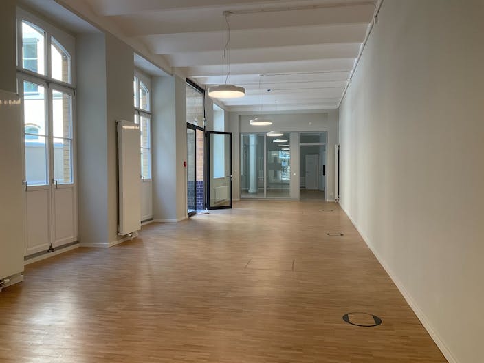 Versatile Space in Berlin Mitte: Your Pop-Up, Event, or Office Awaits! - Image 3