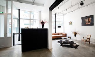 ELEGANT MINIMALIST LOFT IN THE 11TH DISTRICT OF PARIS - Image 5