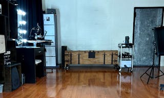 Video / Photo Podcasting Studio Rental - Image 5