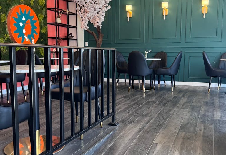 A cozy 900 sq ft caf� with nice interior in the heart of West Hollywood for every occasion - Image 2