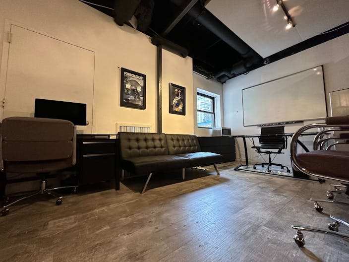 Private office ready to rent at high-end recording studio - Image 1