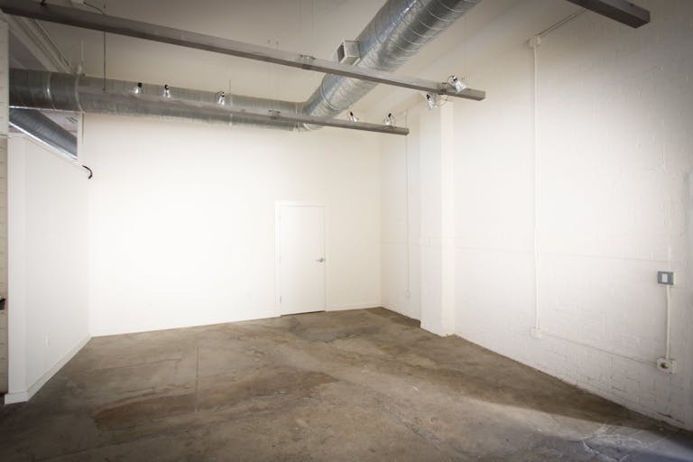 Large & Industrial Gallery Space - Image 4