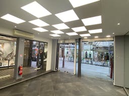 Exciting Pop-Up Store Opportunity in the Heart of Paris! - Image 2