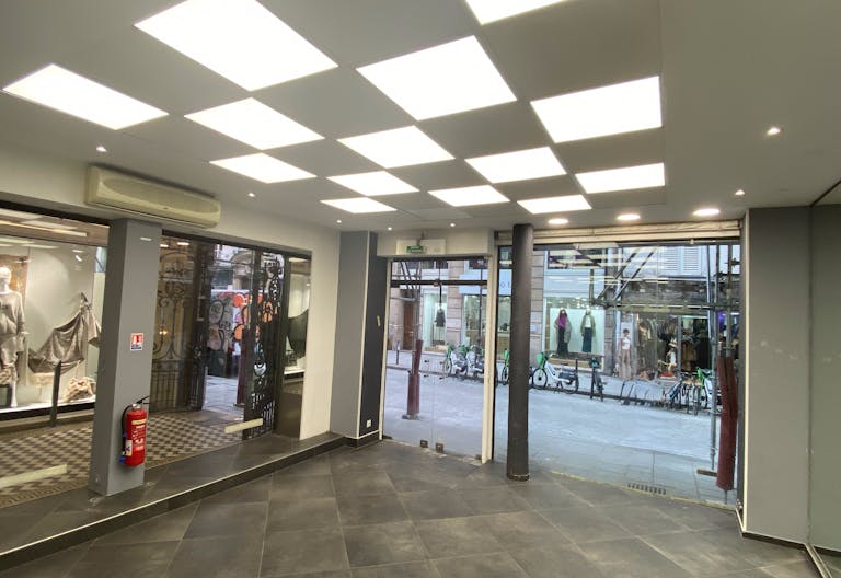 Exciting Pop-Up Store Opportunity in the Heart of Paris! - Image 2