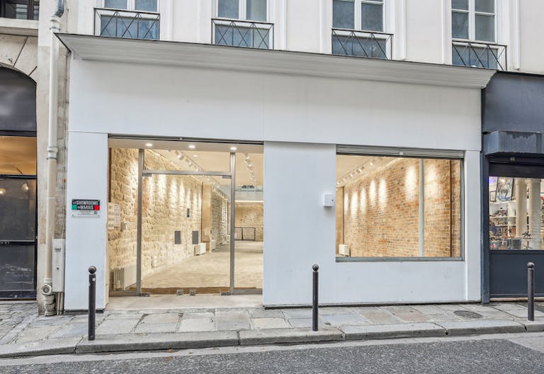 Un espace Pierre blanche, brique et verrière dans le Grand Marais - Image 0