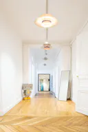 Place des Vosges Fashion Showroom - Image 6