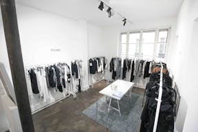 Large Fashion Showroom Rue des Minimes - Image 14