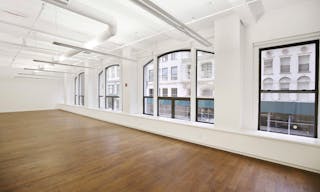 Showroom in Busy Midtown - Image 1