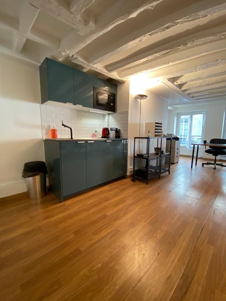 52 Square Meter Office Space on Rue Poissonniere, Paris