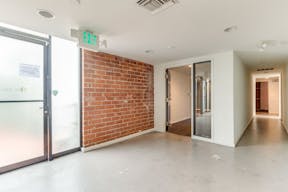 Trendy Building in Beverly Hills - Image 7