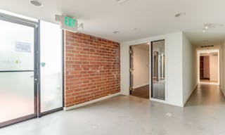 Trendy Building in Beverly Hills - Image 7