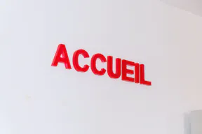 Décor/Lieu de tournage: Hôpital - Clinique Privée - Image 2