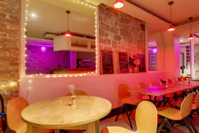 Restaurant | Paris 3�me | Pizzeria | Natural Lighting | Color Lighting Evening Options - Image 3