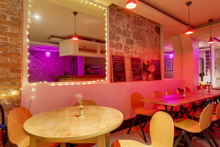 Restaurant | Paris 3�me | Pizzeria | Natural Lighting | Color Lighting Evening Options - Image 3
