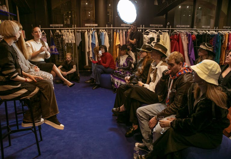 Premium 150 sqm Second-Floor Retail Space for Rent — Prime Paris Location - Image 2