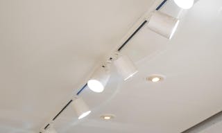 Adresse d’Exception : Espace Polyvalent au Pied de la Tour Eiffel (Pop UP, Bureaux, Séminaire, Galeries D'art) - Image 8