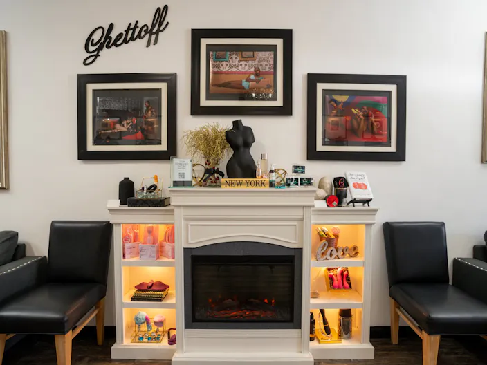 Intimate Boutique - perfect for pop-up store - Image 3