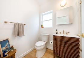 Creative Studio Space with Large Backyard for Photo/Video/Events - Image 9