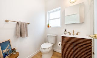 Creative Studio Space with Large Backyard for Photo/Video/Events - Image 9