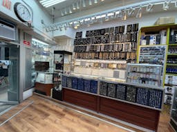 3 counters for rent in Heart of broadway Times SQ SHARED WATCH STORE, AND PERFUME STORE. - Image 1