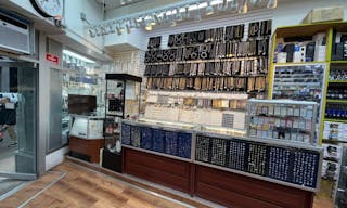 3 counters for rent in Heart of broadway Times SQ SHARED WATCH STORE, AND PERFUME STORE. - Image 1