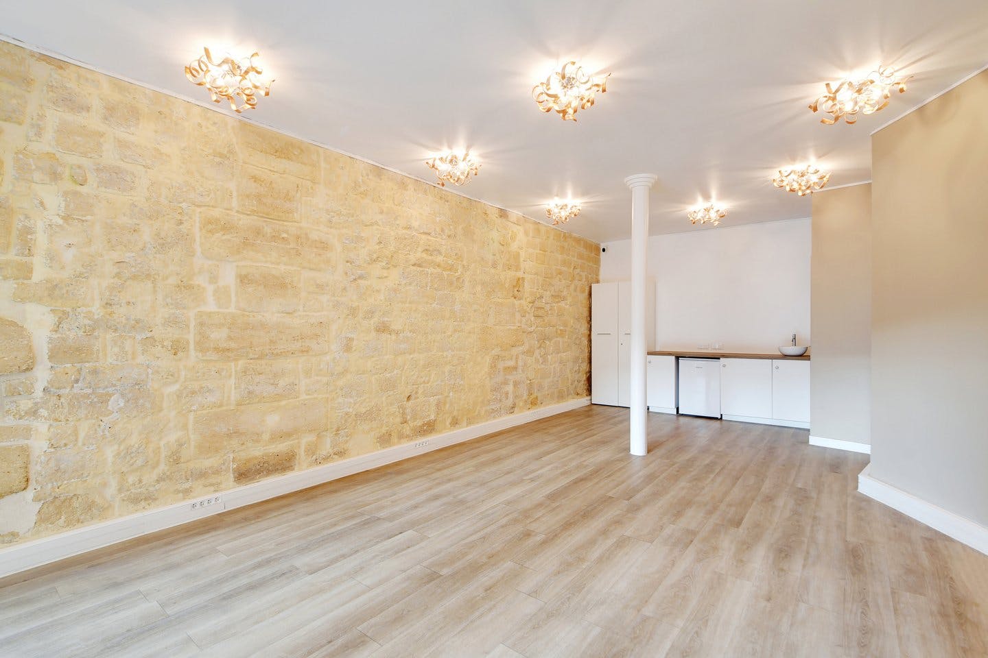 Boutique for Rent on Rue Saint-Honoré, Paris
