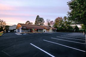 Bright and clean open space for creatives and events - Image 4