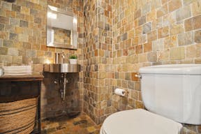 West Village Garden Oasis - Image 10