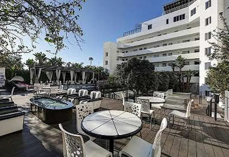 Rooftop Bar in Santa Monica - Image 1