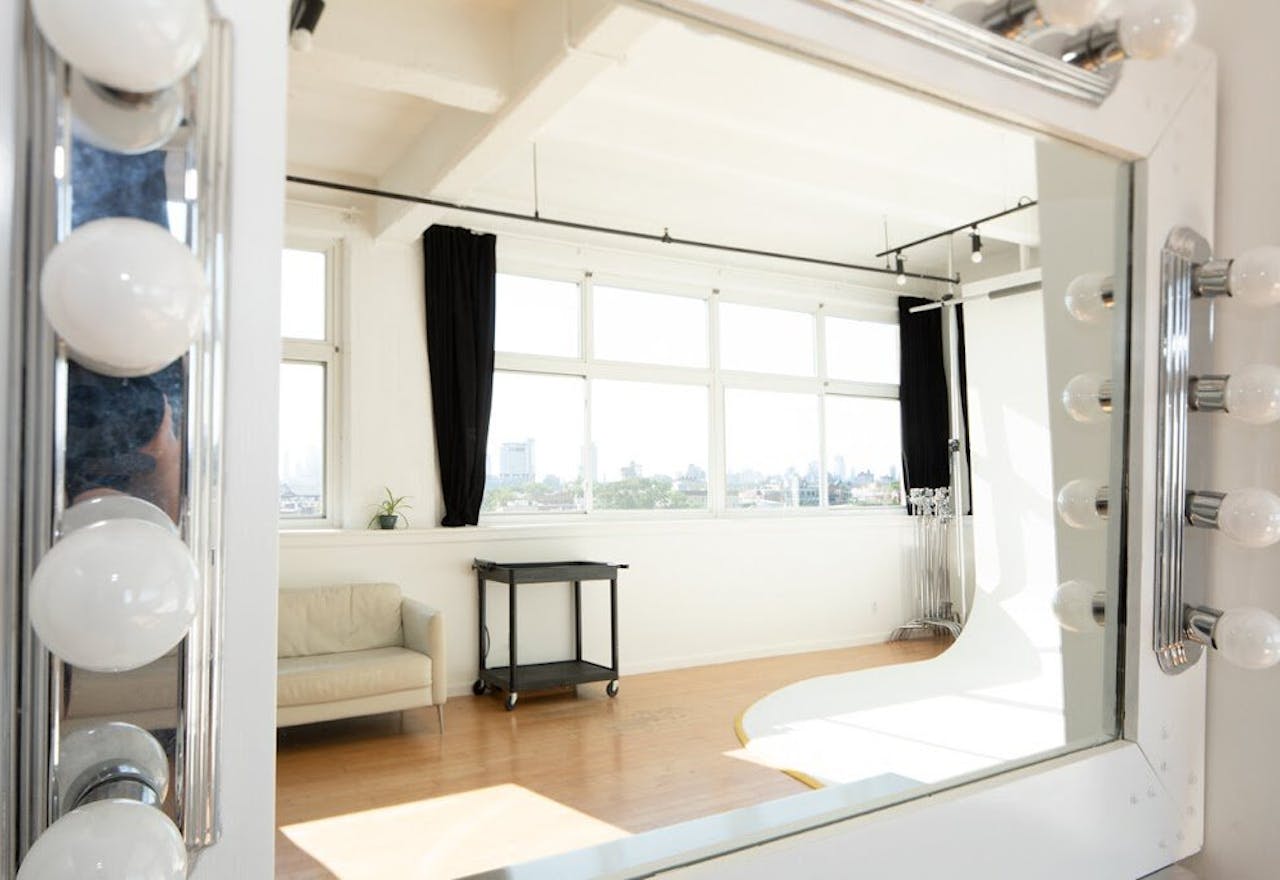 Chic Manhattan Studio Space - Image 1