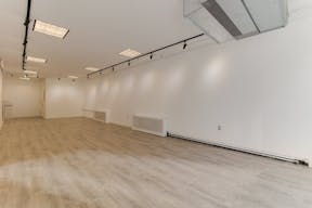 Beautiful White Box in Tribeca - Image 8