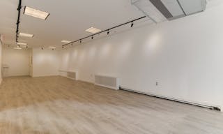 Beautiful White Box in Tribeca - Image 8