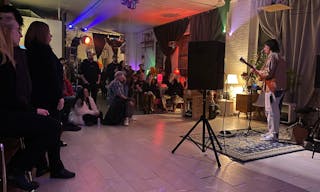 Beautiful and Versatile Open Loft Studio - Image 3