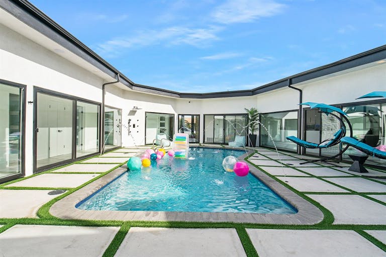 Super Mansion with Los Angeles 360 Views - Image 1