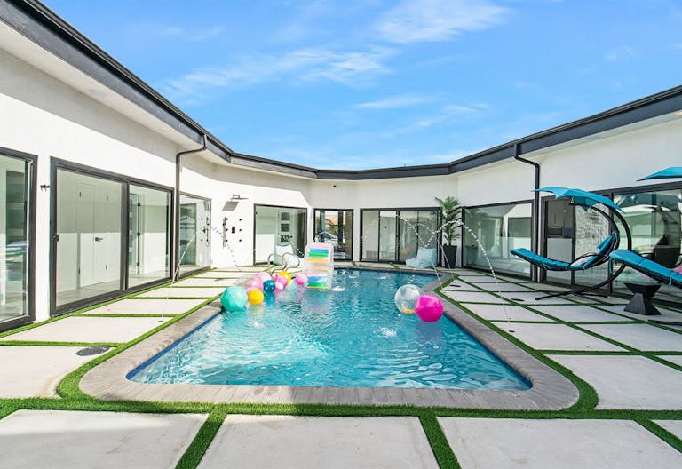 Super Mansion with Los Angeles 360 Views - Image 1