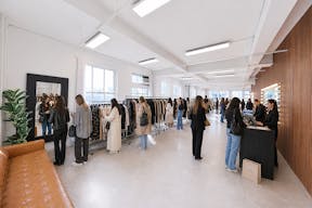 Expansive Skyline Loft - Connected Studio Space - Image 7