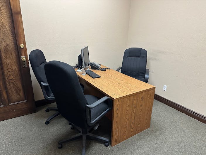 Executive Suites for rent - Image 4
