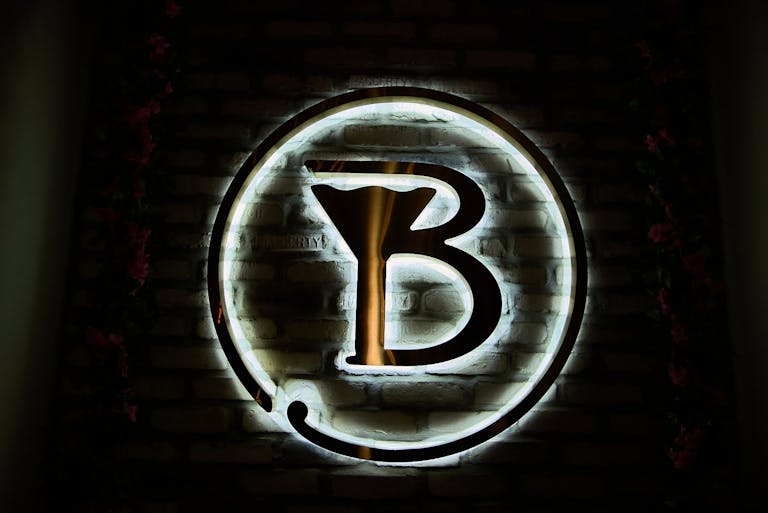 Chic 8th Street Dining Spot - perfect for a variety of events - Image 1