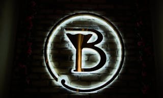 Chic 8th Street Dining Spot - perfect for a variety of events - Image 1