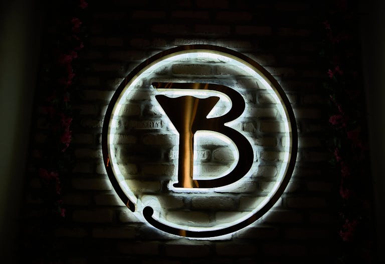 Chic 8th Street Dining Spot - perfect for a variety of events - Image 1